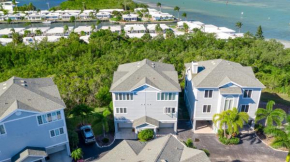 The Tree House! Beautiful townhome in Longboat Key with great amenities surrounded by nature!